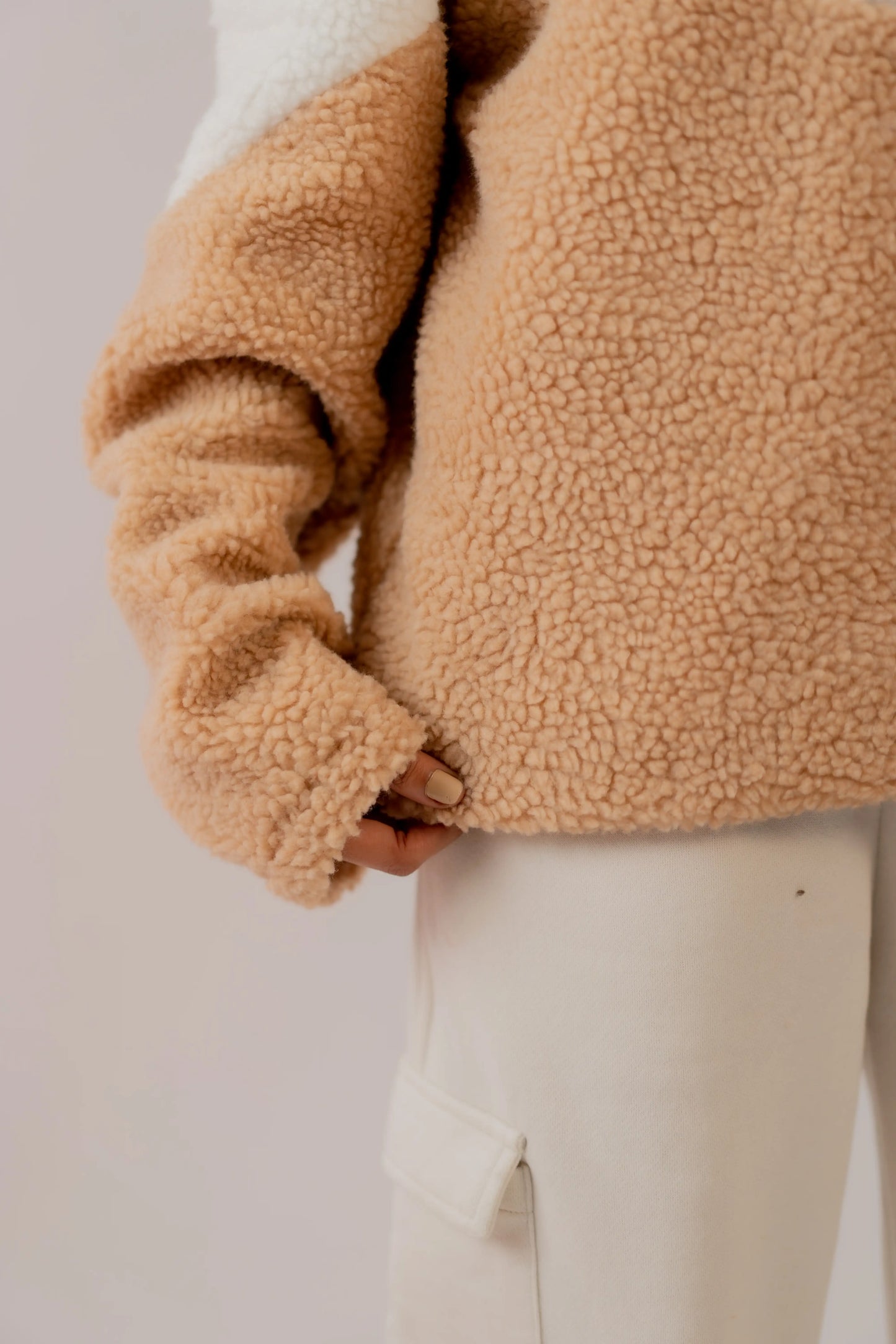SHERPA FUR HALF ZIP WHITE & UPPER COFFE
