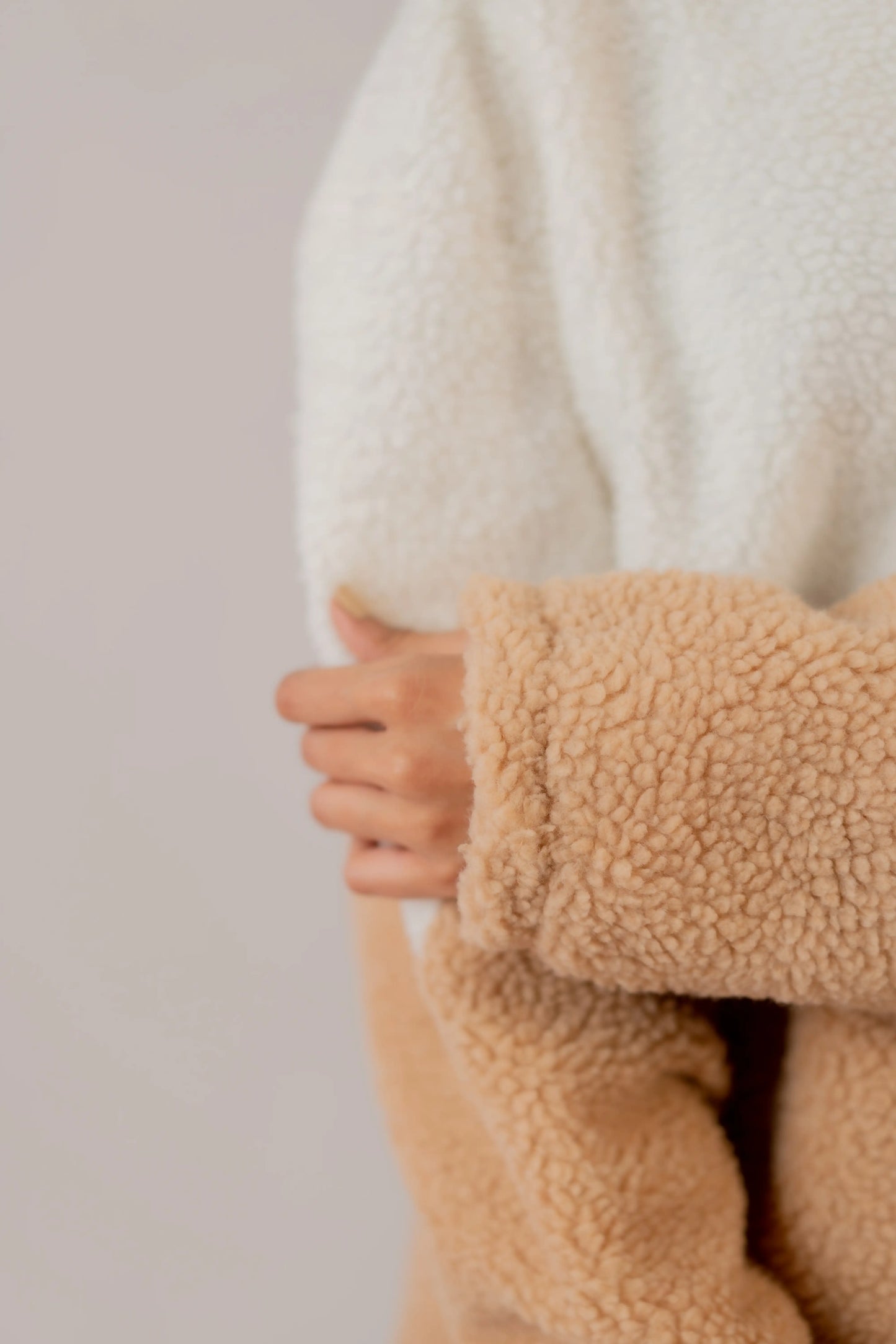 SHERPA FUR HALF ZIP WHITE & UPPER COFFE