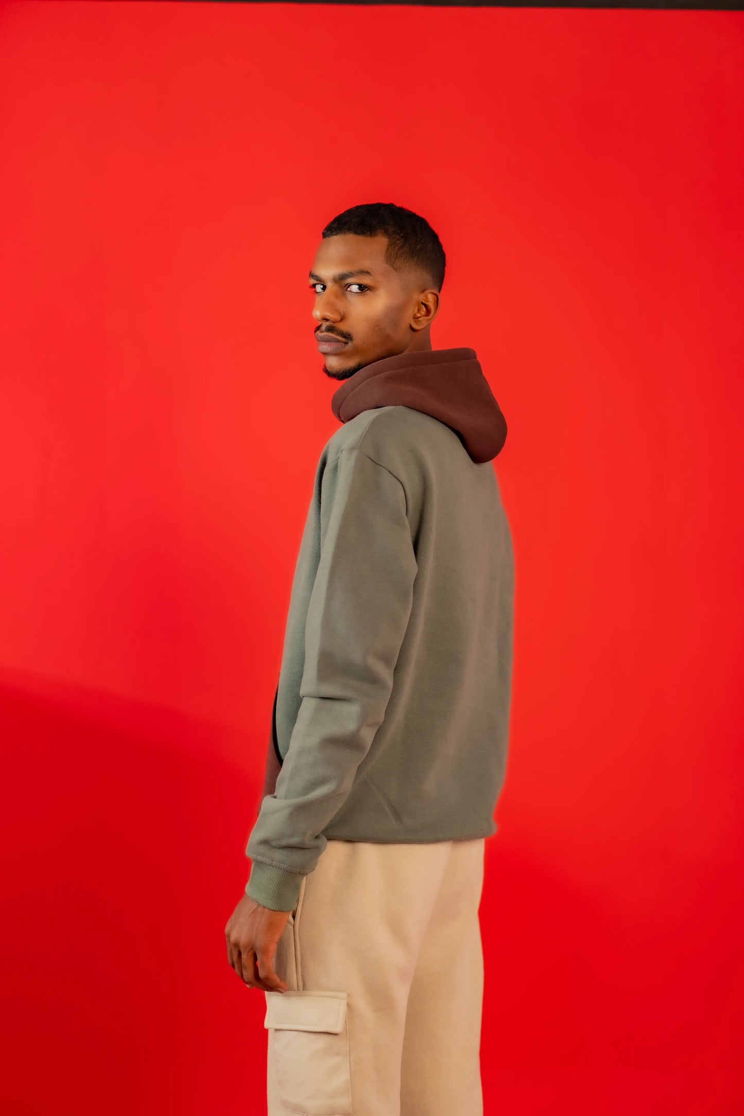 OLIVE PULLOVER HOODIE